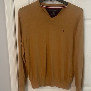 Tommy Hilfiger Men's soft lightweight cotton blend V-Neck Sweater - Camel Brown